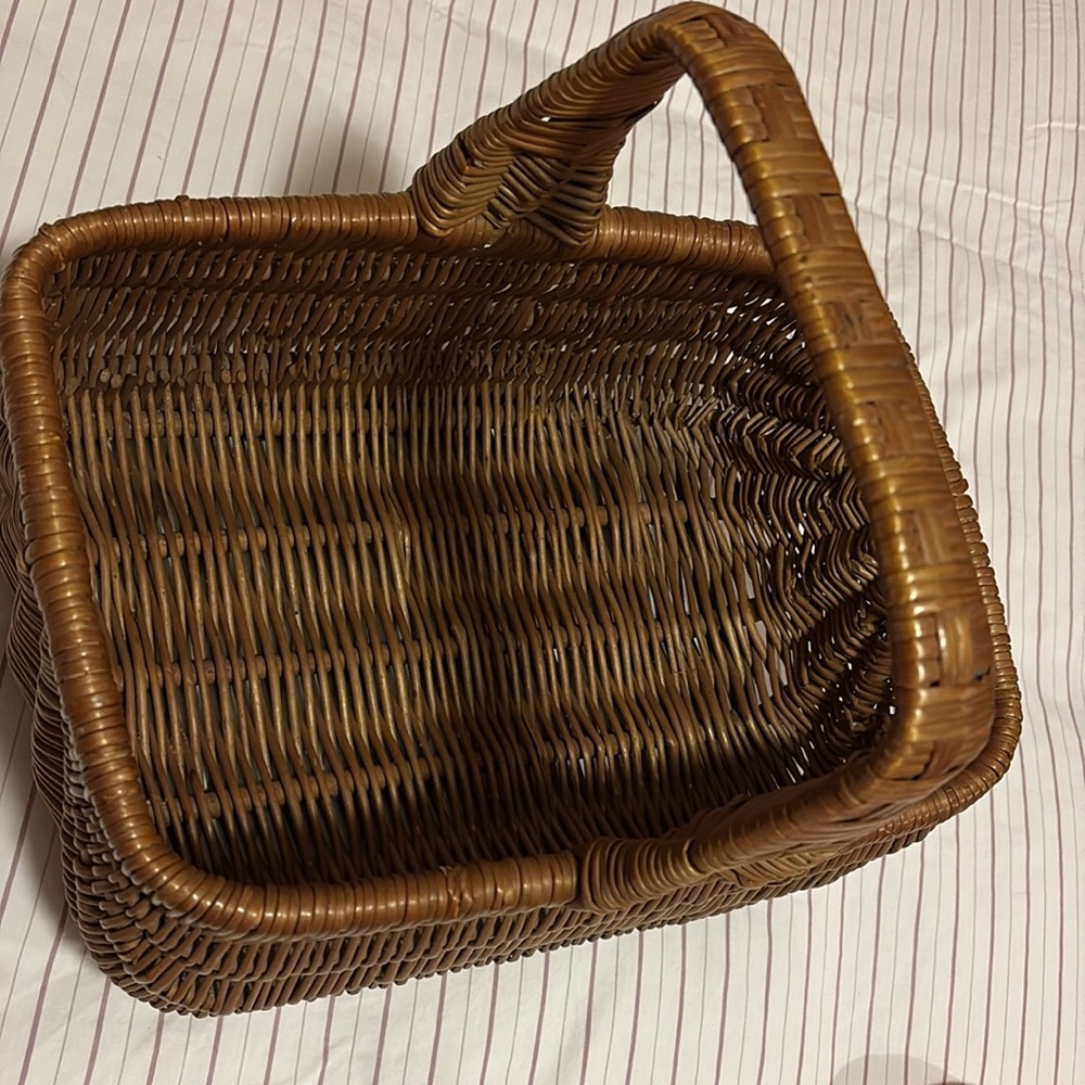 Sturdy Wicker Basket - Picture 6 of 9